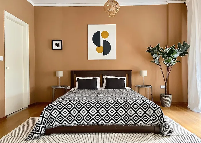 Comfy And Spacious Two Bedroom Apartment With Balcony
