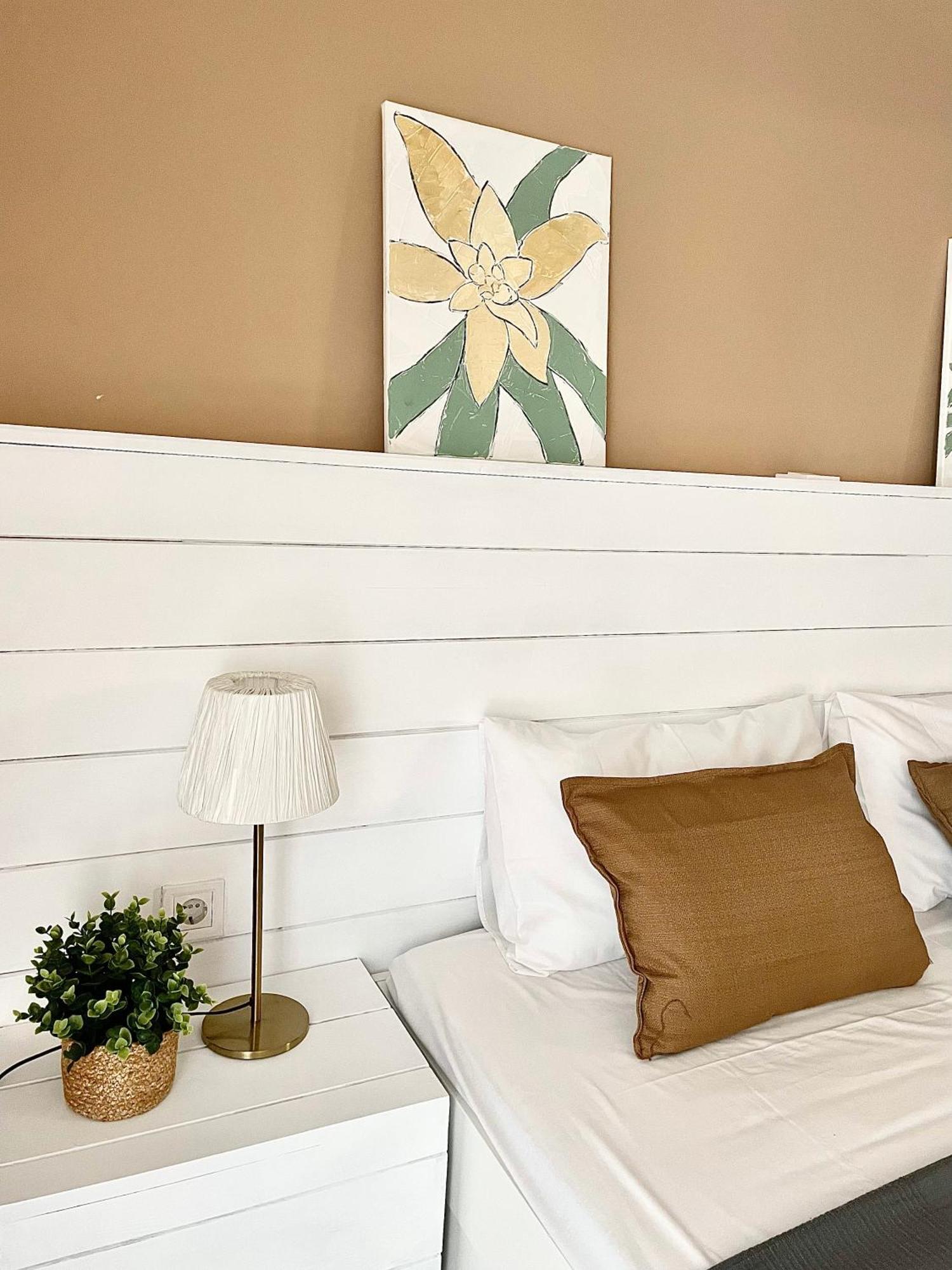 Comfy And Spacious Two Bedroom With Balcony Апартаменты