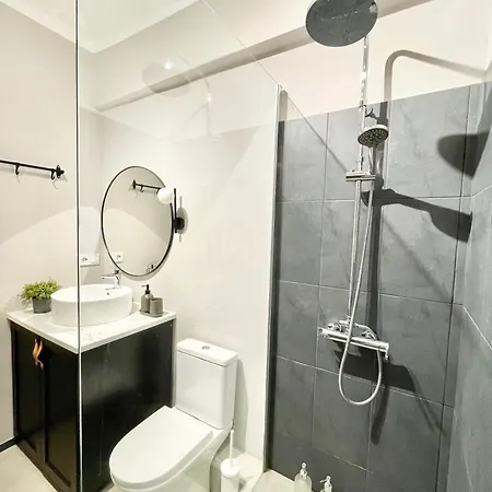 Comfy And Spacious Two Bedroom Apartment With Balcony Athens Exterior photo