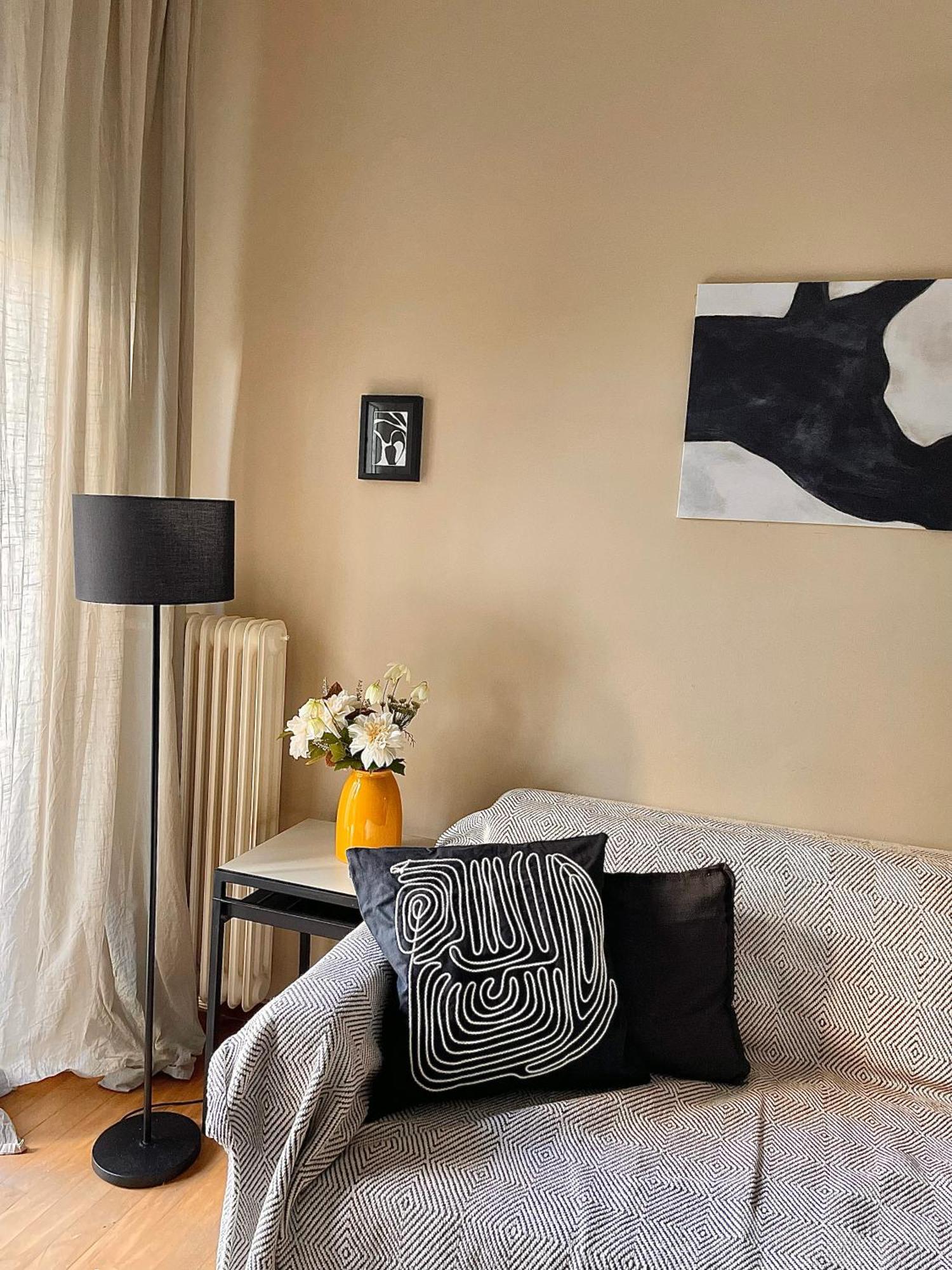 Comfy And Spacious Two Bedroom With Balcony Apartment Athen
