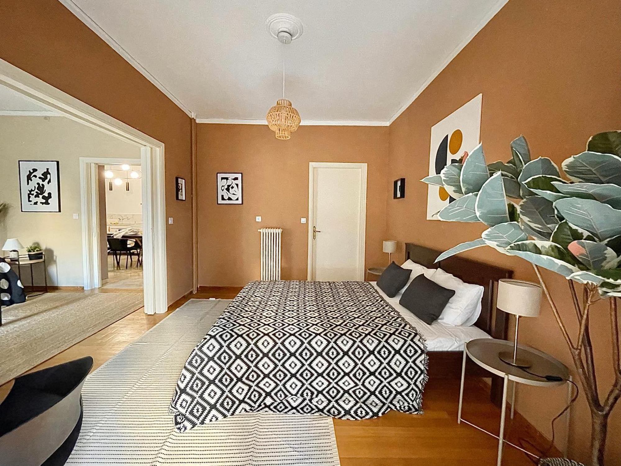 Apartment Comfy And Spacious Two Bedroom With Balcony *