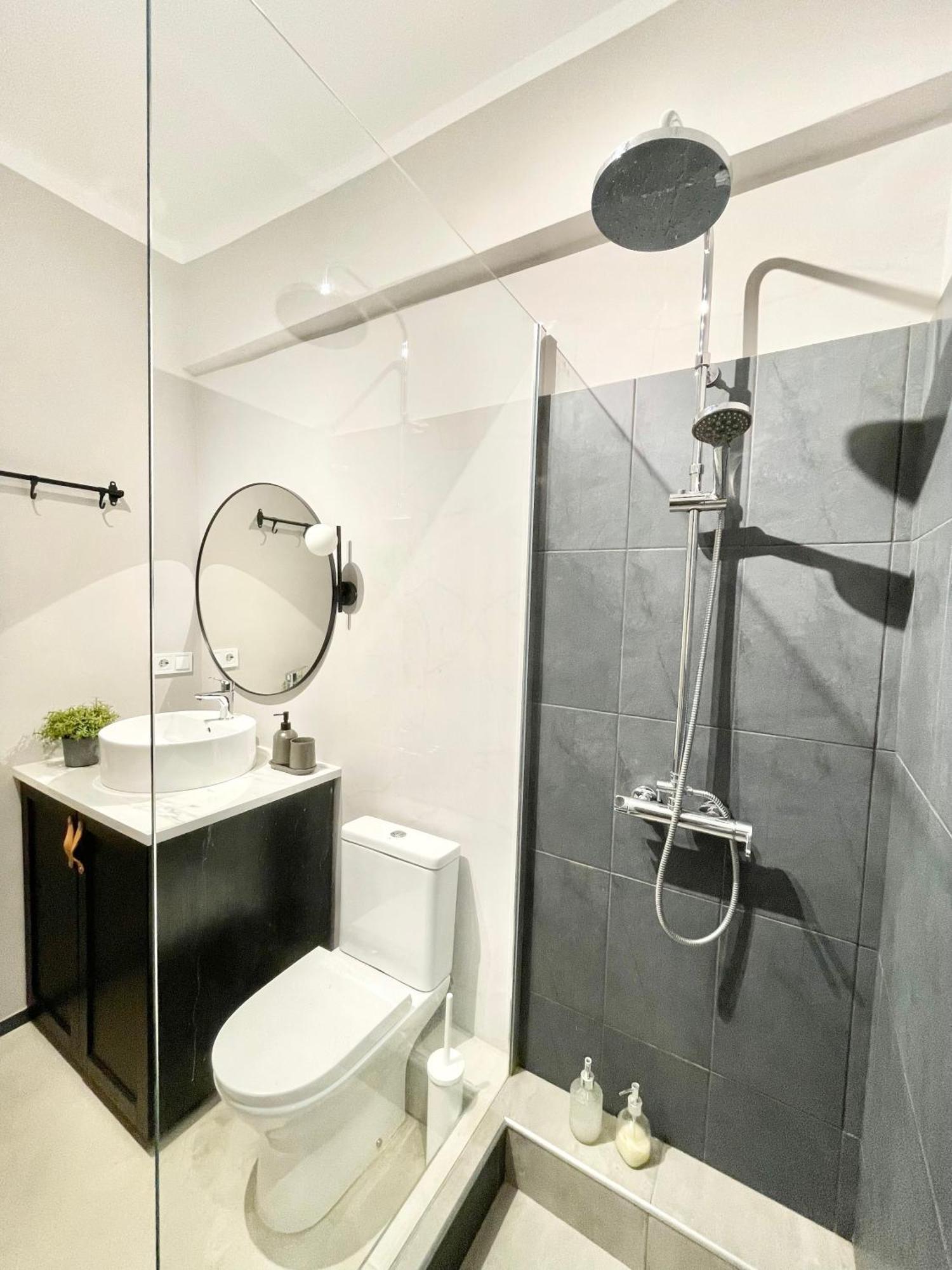 Comfy And Spacious Two Bedroom With Balcony Apartment *