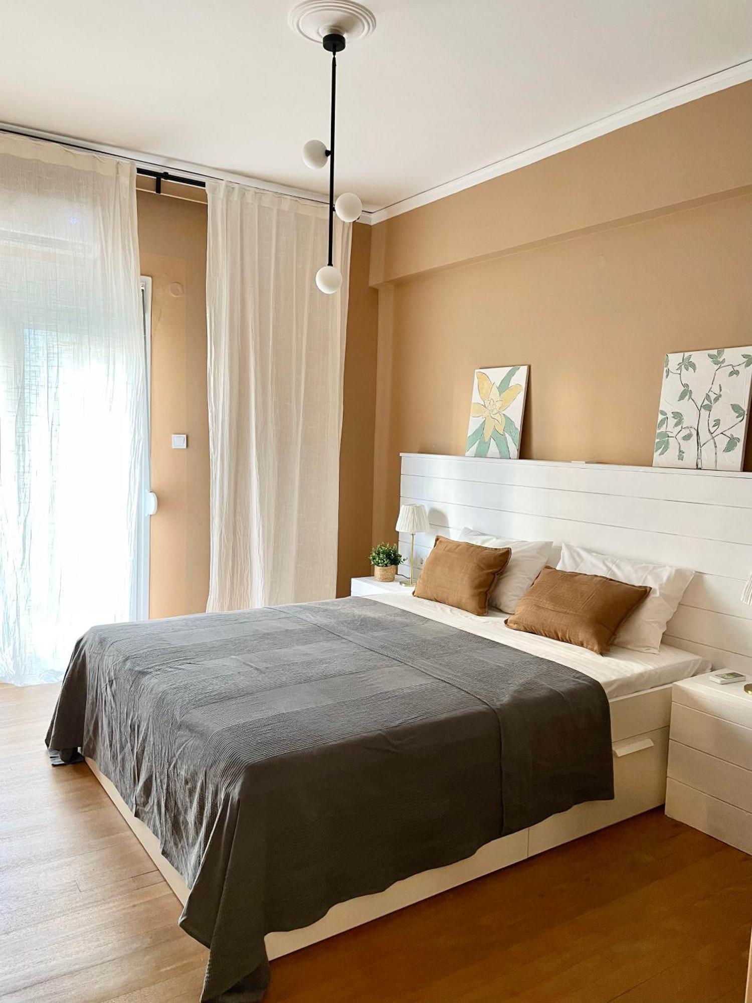 Comfy And Spacious Two Bedroom With Balcony Apartment Athen
