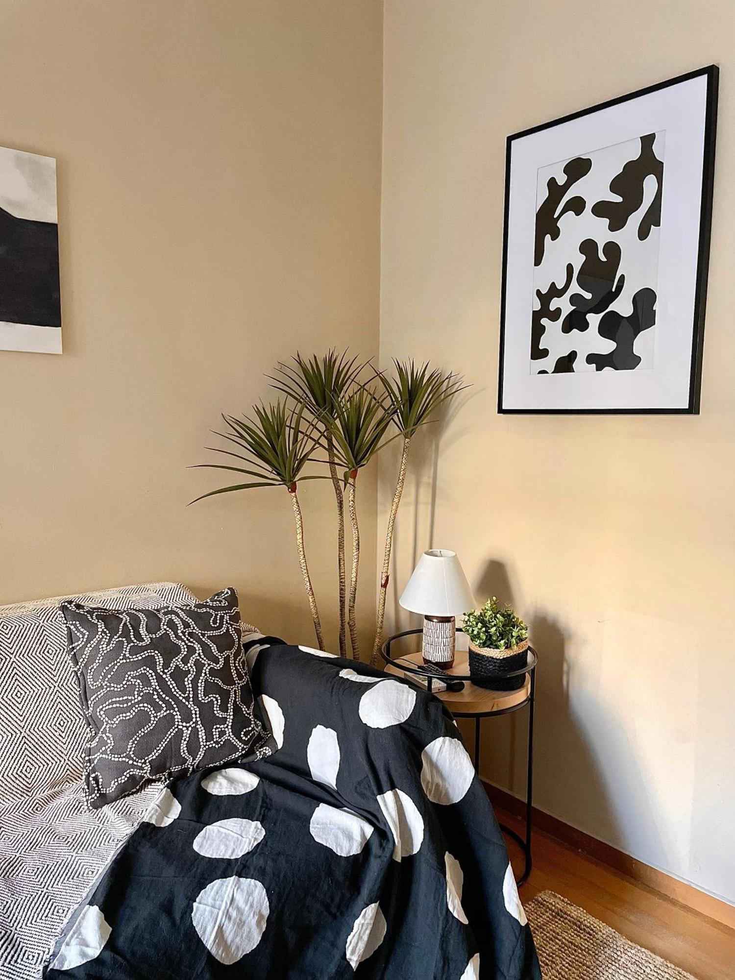 Apartment Comfy And Spacious Two Bedroom With Balcony