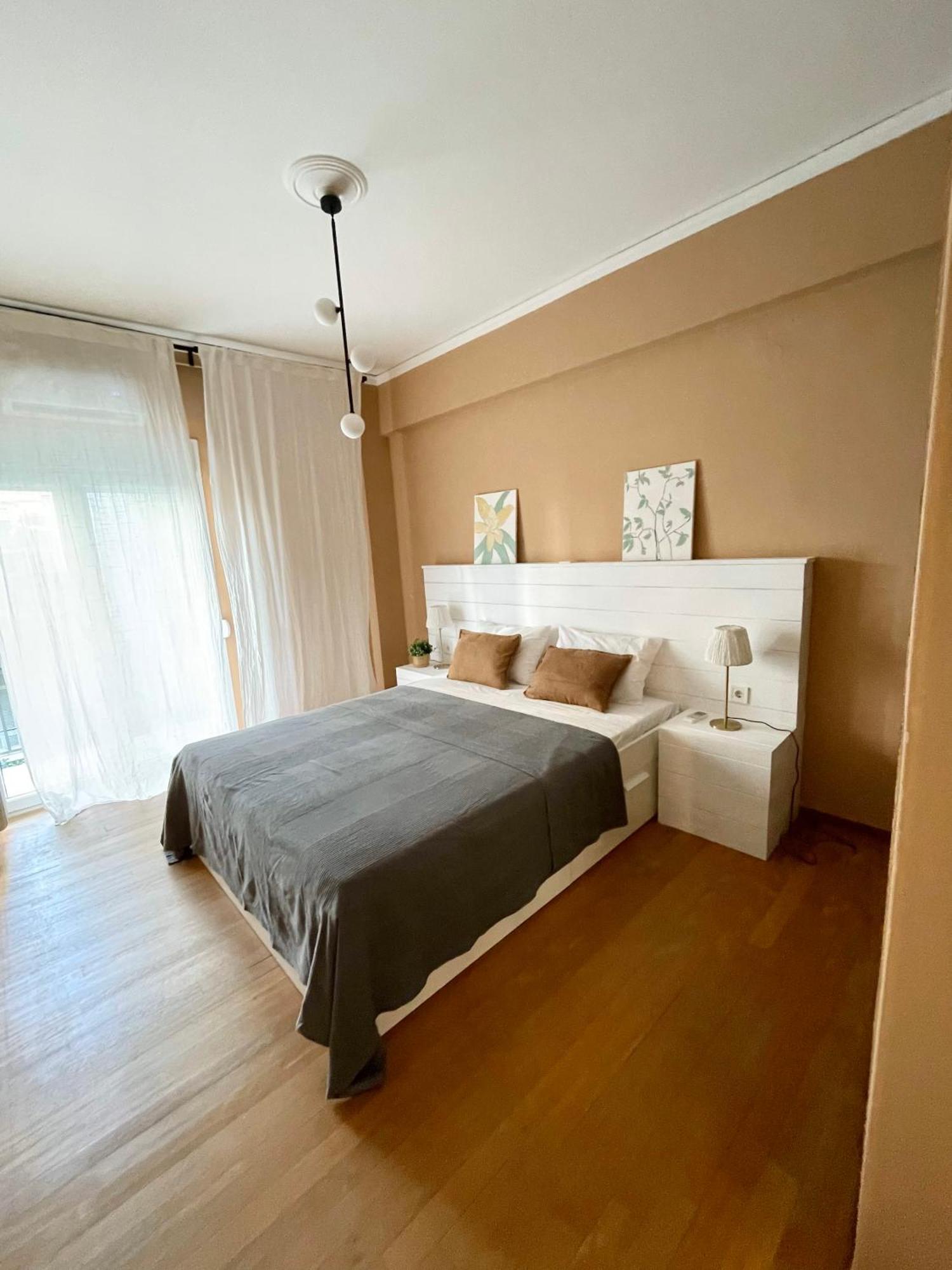 Comfy And Spacious Two Bedroom With Balcony Apartment Athen
