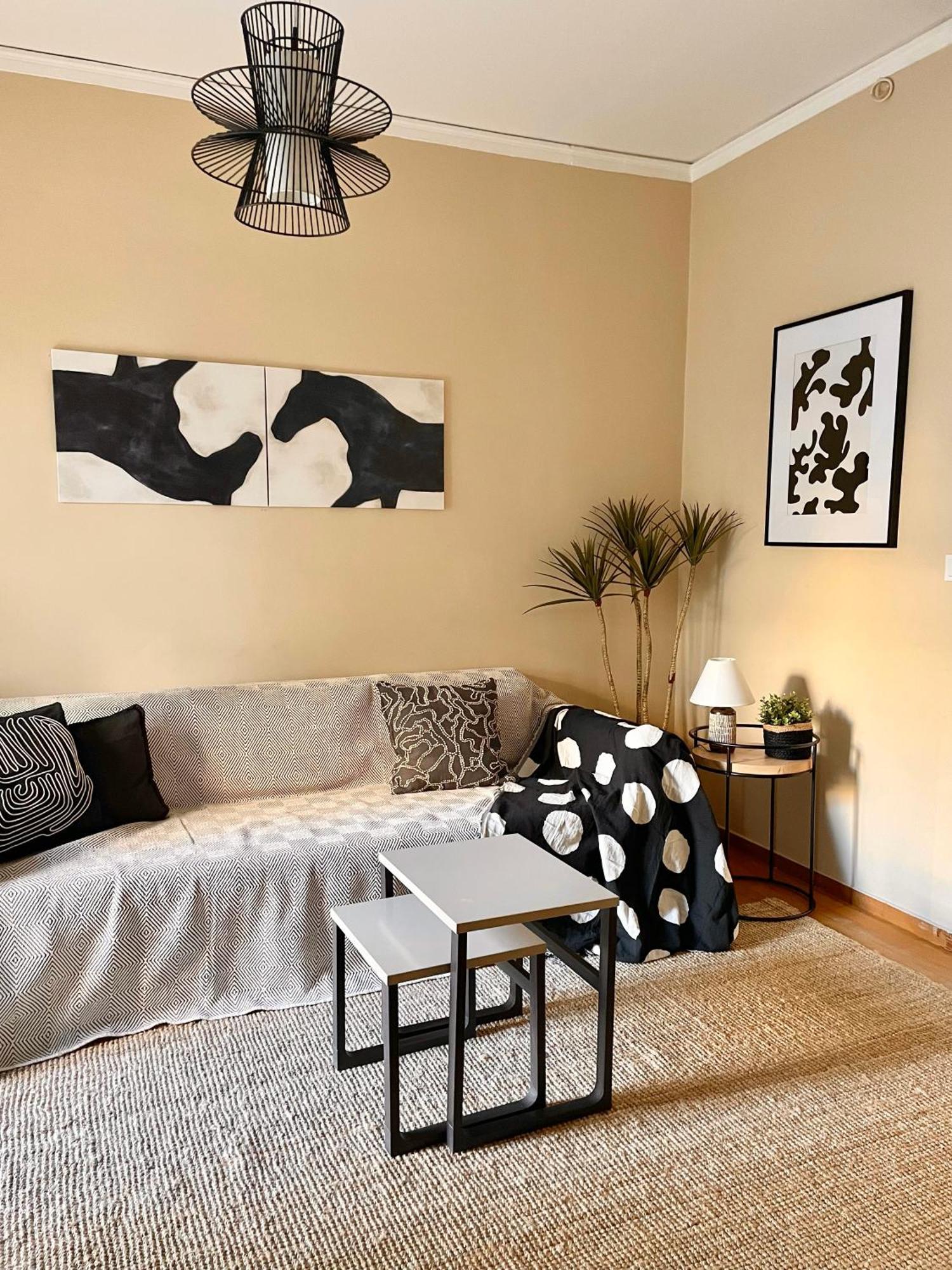Apartment Comfy And Spacious Two Bedroom With Balcony Athen