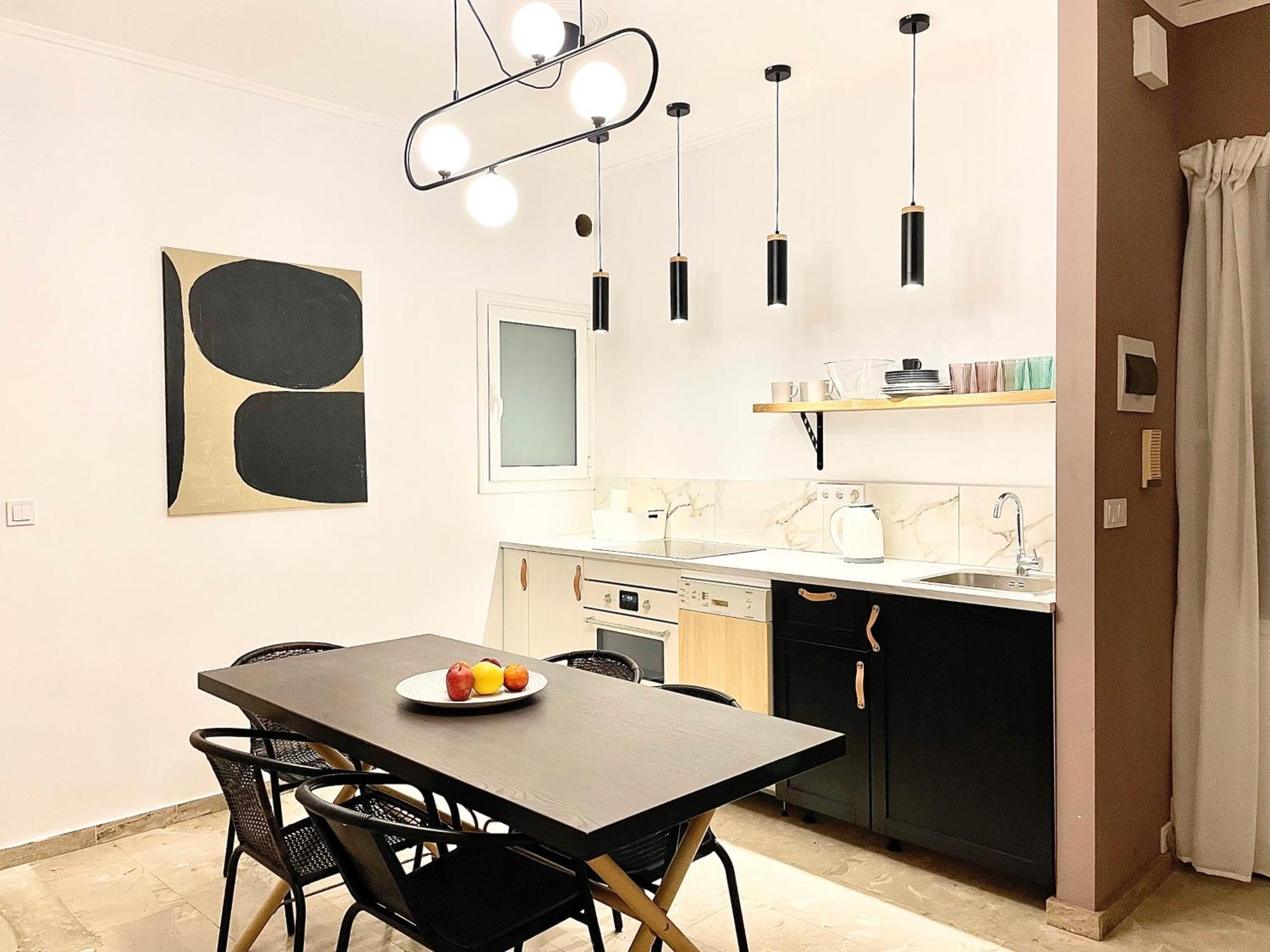 Apartment Comfy And Spacious Two Bedroom With Balcony